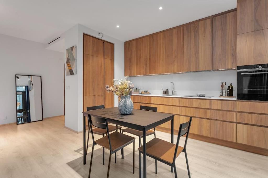 Premium Queen Downtown Apartment *